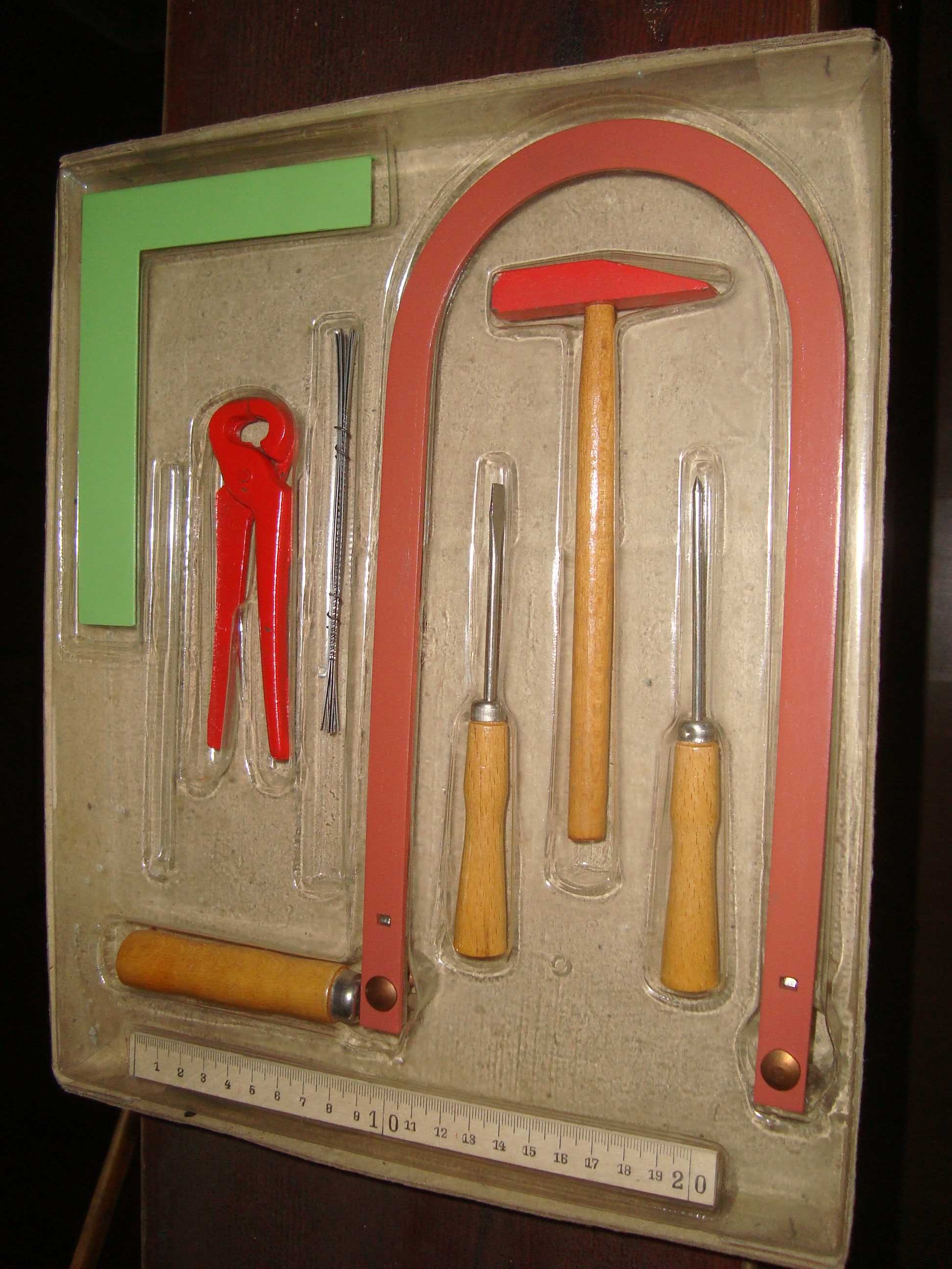 narzędzia zabawki-mały rzemieślnik PRL-nie używane 1971 rok