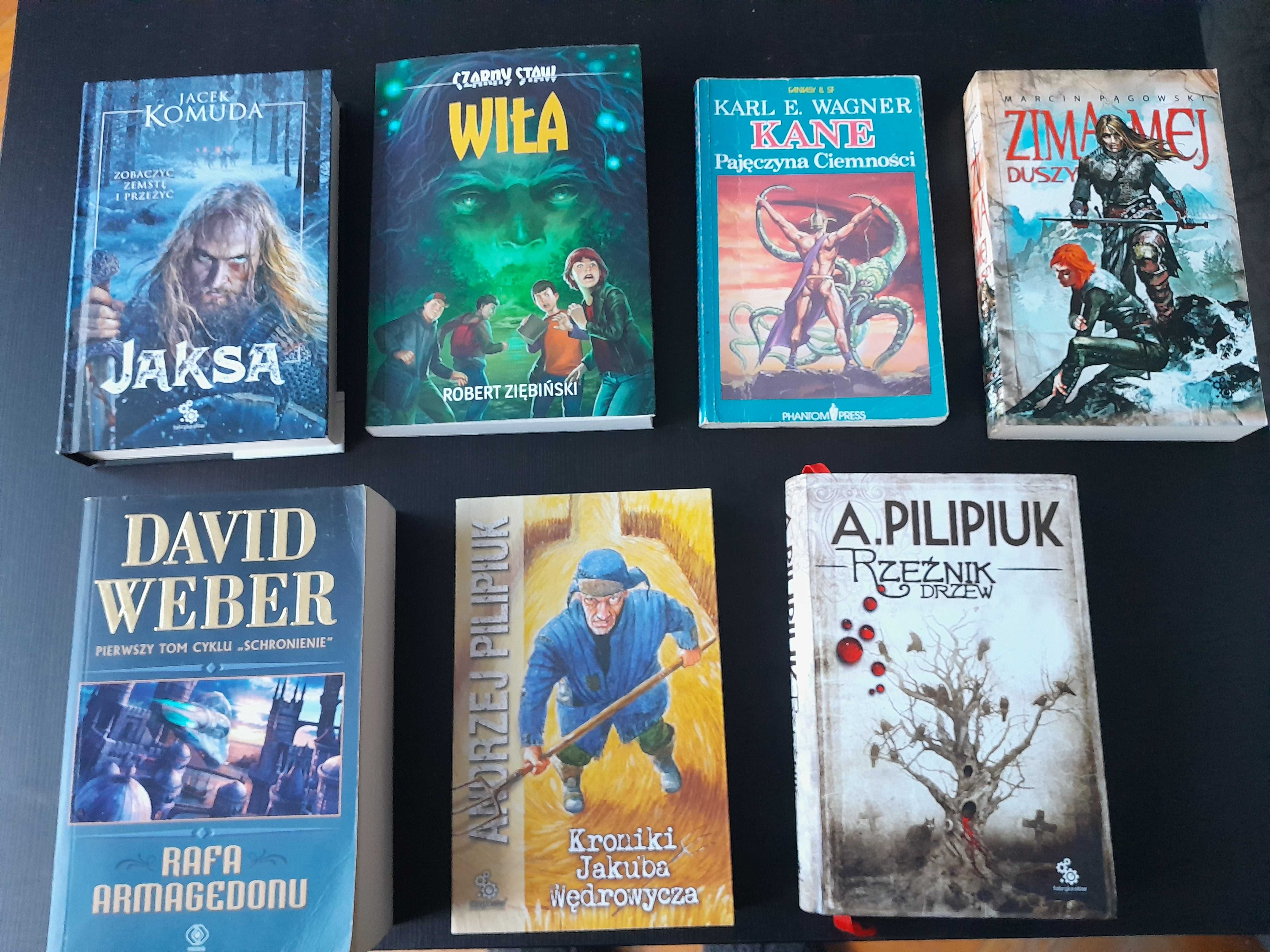 Pilipiuk, Komuda i inni - zestaw 7 książek
