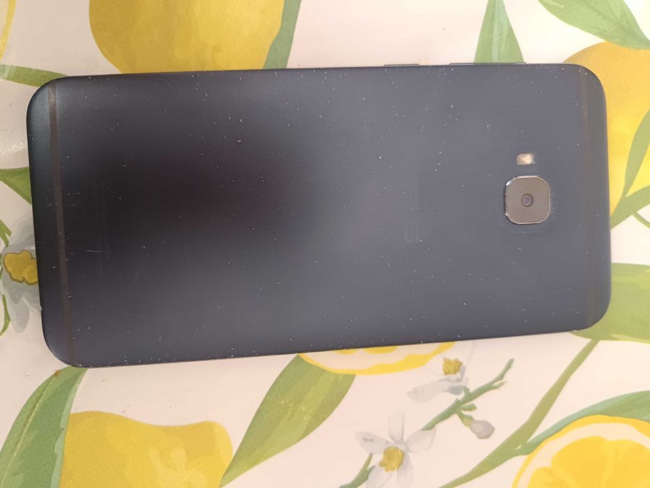 ASUS ZenFone 4 selfie pro