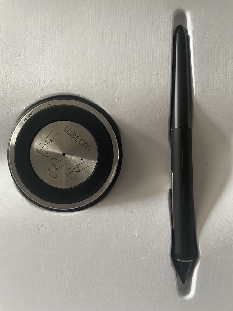 Графічний планшет Wacom Intuos Pro М практично новий