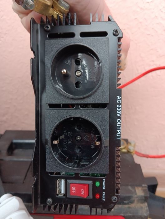 Інвертор. 24v-1200 w.