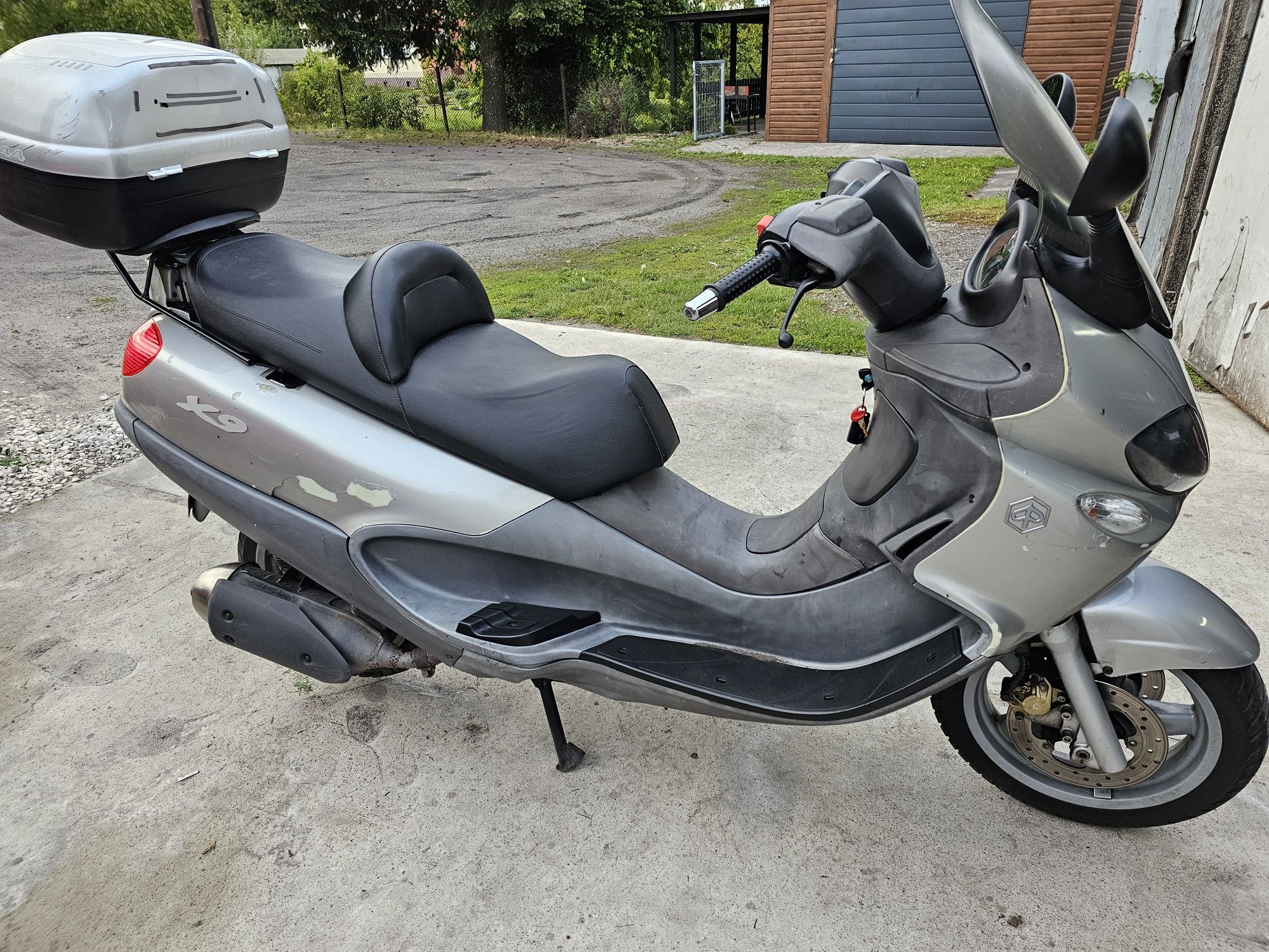 Skuter Piaggo X9