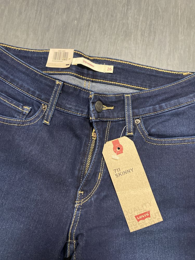 Jean Levi’s Mulher 711 Skinny Marrina W26 L32