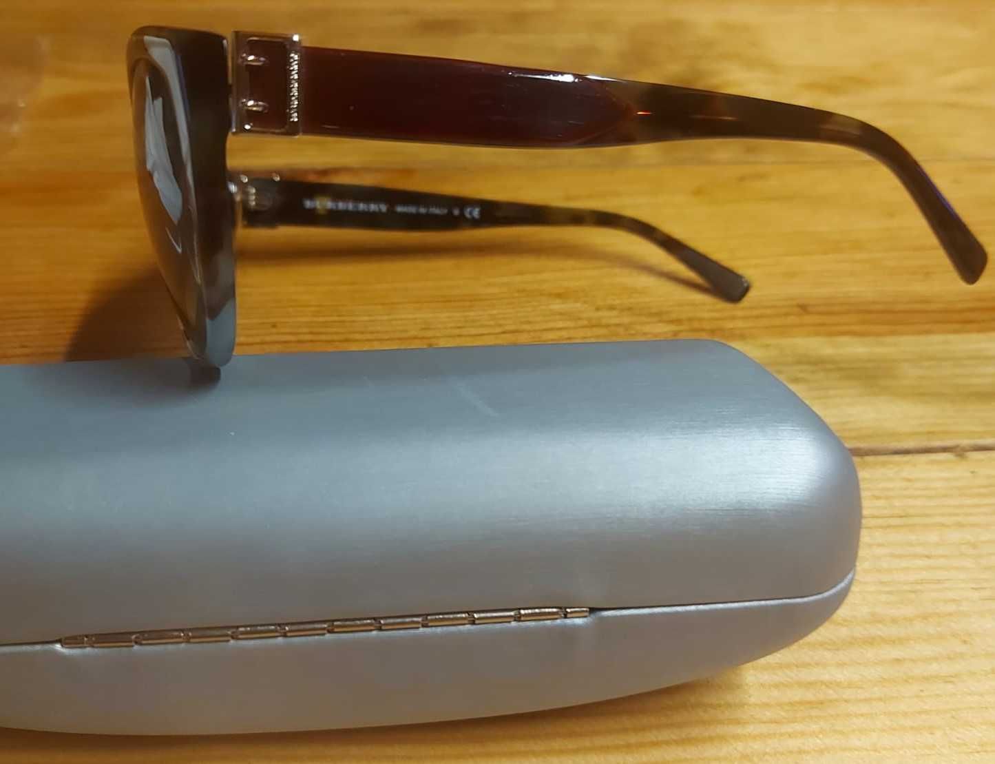 Óculos novos com caixa, marca Tommy Originais