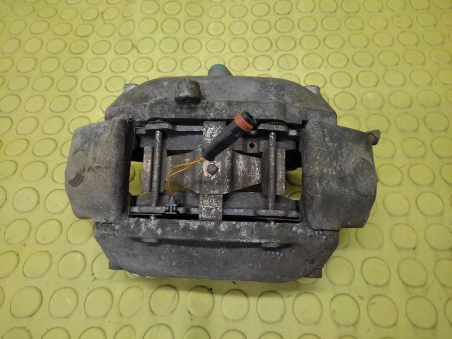 mercedes w211 3.2 cdi zacisk hamulcowy prawy przód 20704704