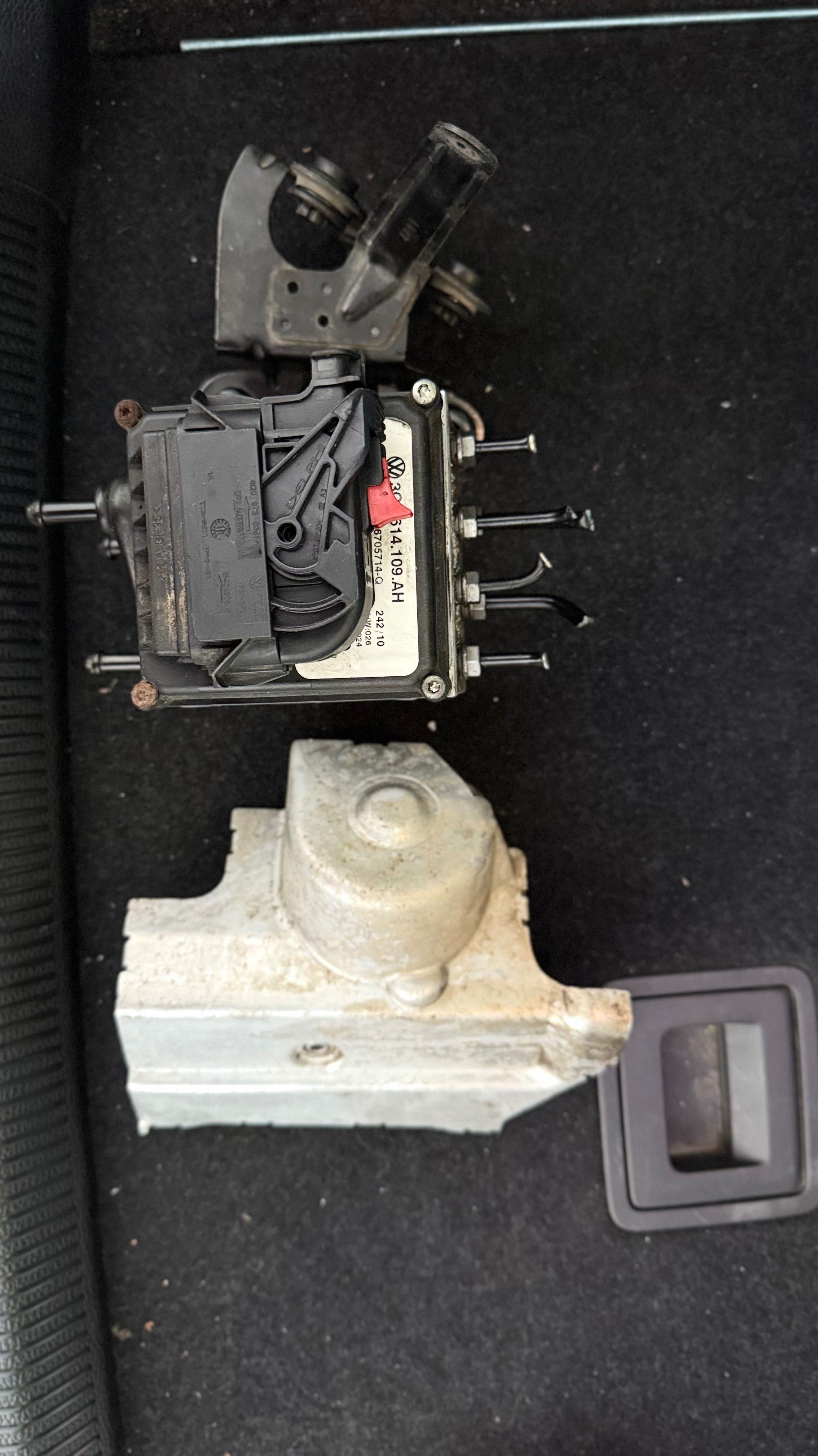 Блок АBS 3C0.614.109.AH до pasat b6