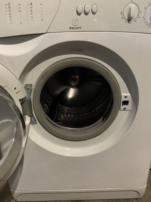 Продам стиральную машину Индезит
