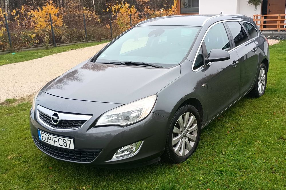 Sprzedam Opel Astra J 2012