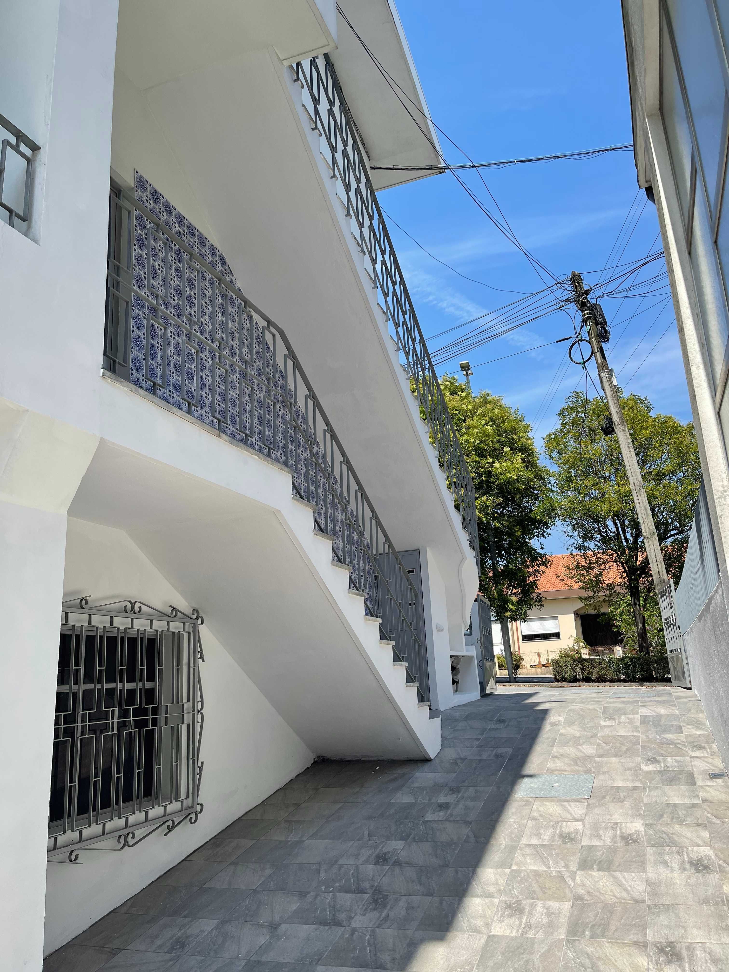 Arrenda-se Escritório ou Loja com Armazém 100+100 m2 na Maia