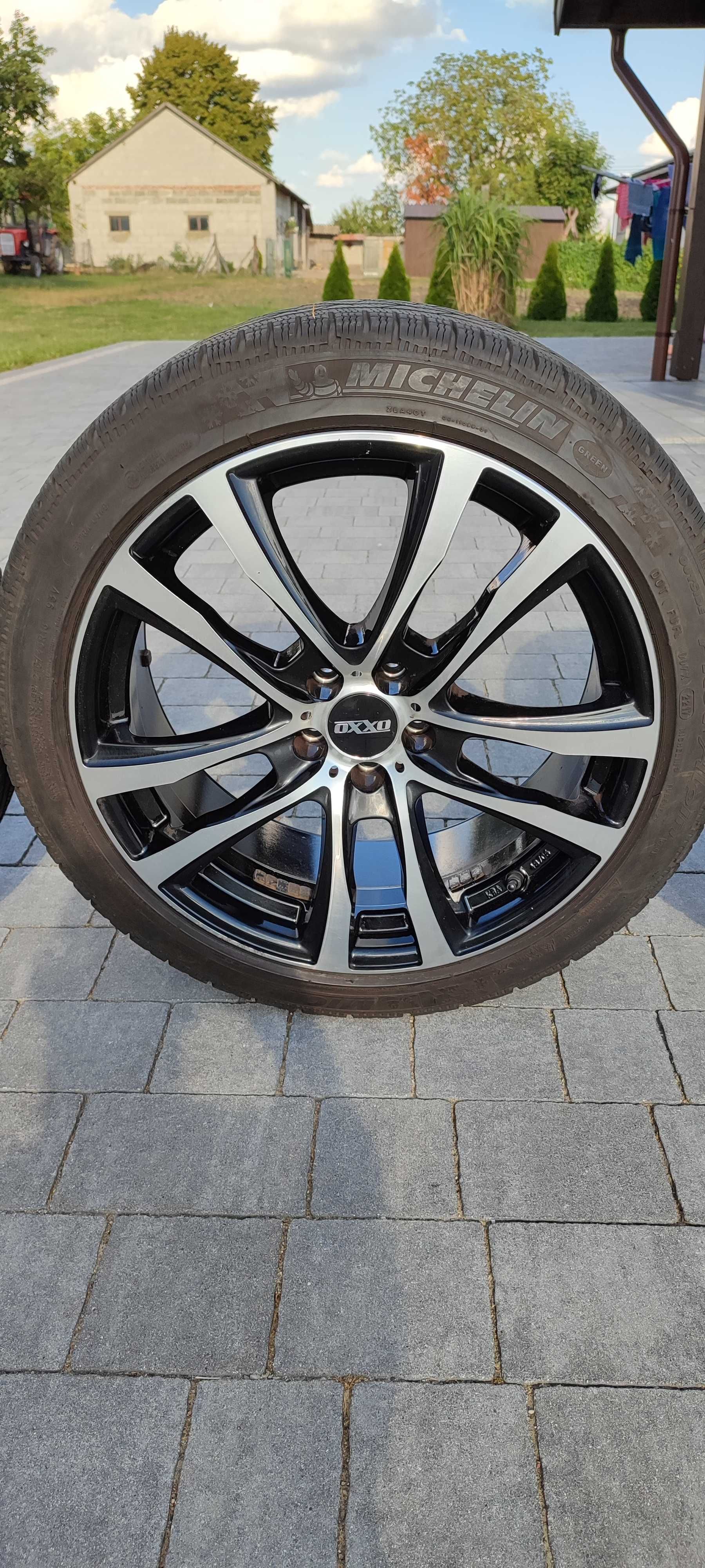 Alufelgi 5×100 R18 z oponami zimowymi.