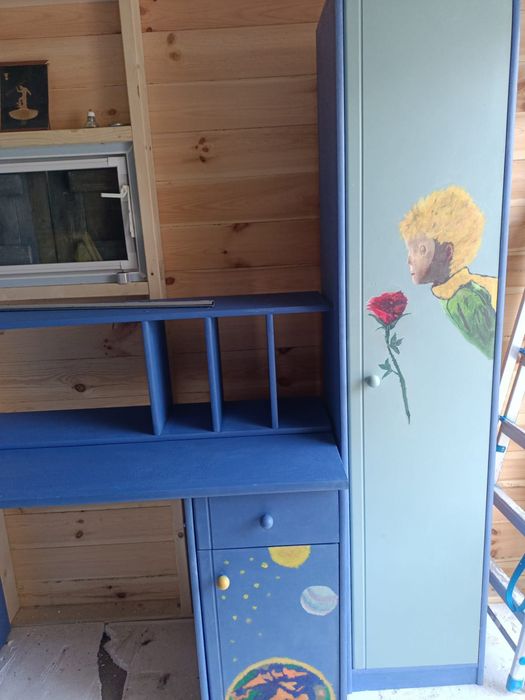 Meblościanka odnowioną z motywem Mały Książę