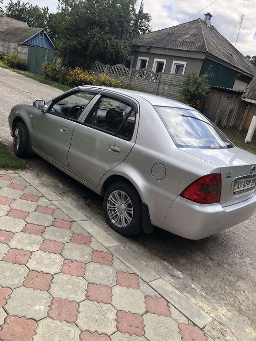Продам машину не бита не крашина на машине родной пробег