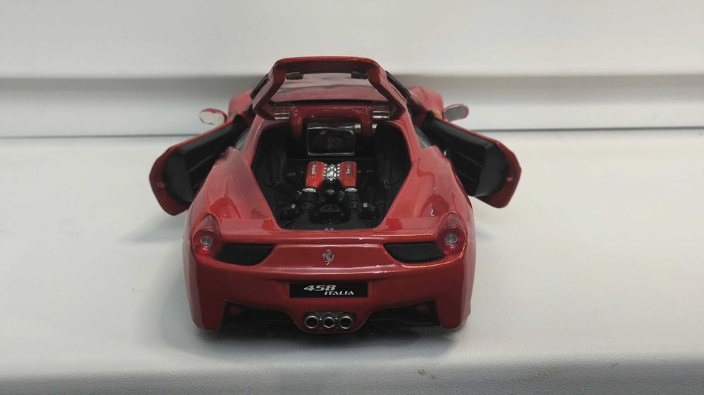 Модель, машинка Ferrari 458 Italia 1.24 Bburago