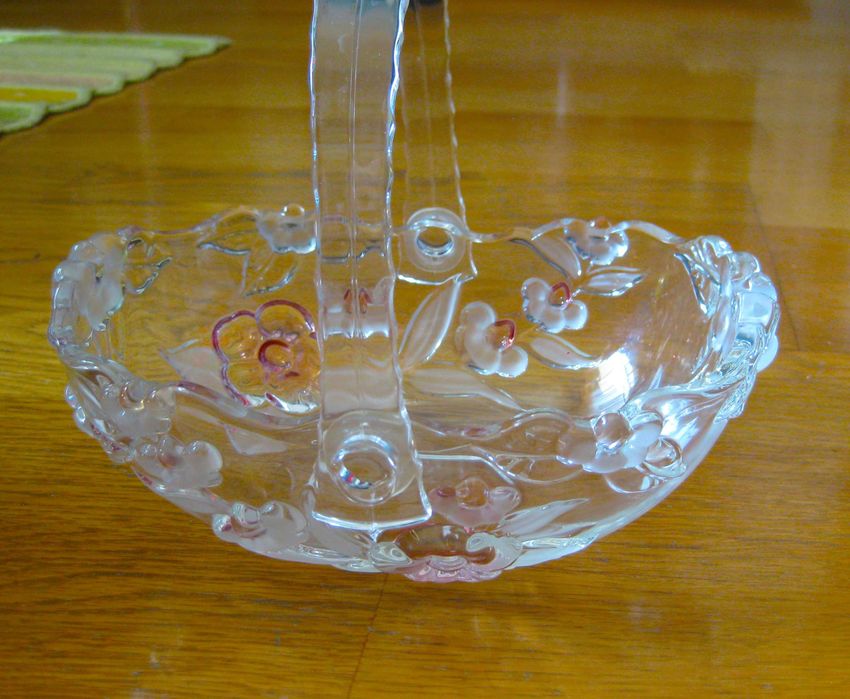 Cesta Original Walther Glass da Alemanha: Flores Rosa em Relevo