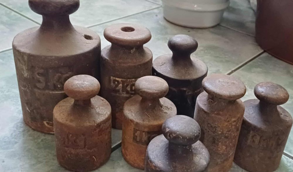 Stare odważniki szalkowej 8sztuk złom do waga stare