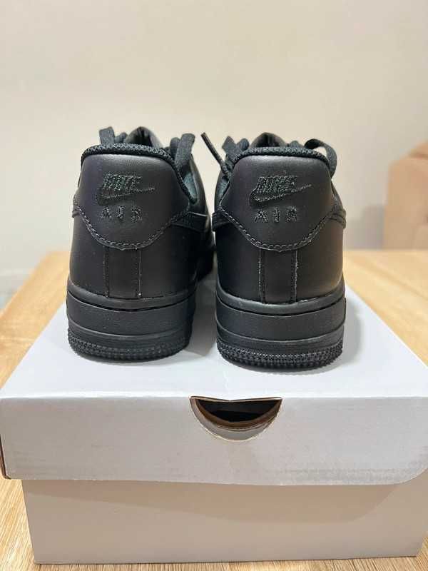 Czarny|Sportowe-Damskie Nike AirForce 1 UnisexTrampki 41