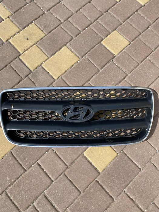 Решітка радіатора Hyundai Santa Fe 2006-2010 року