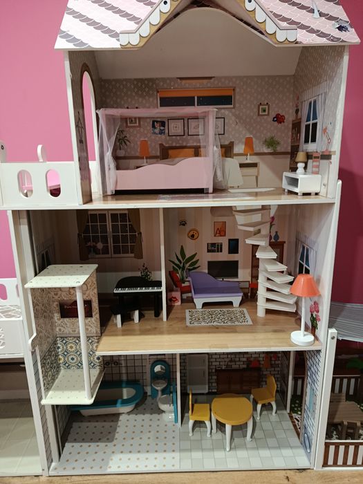 Duży domek dla lalek