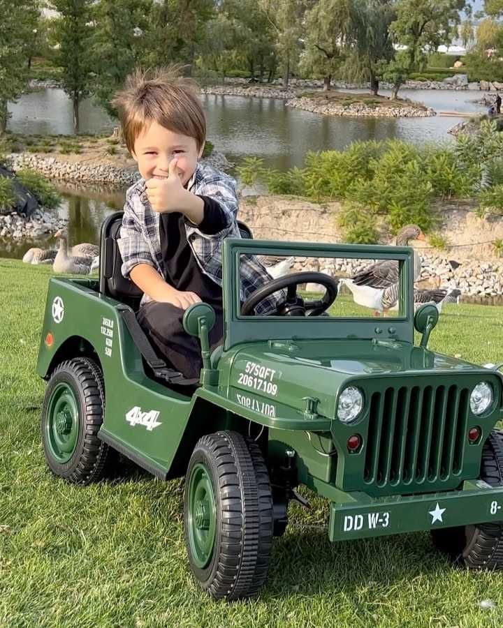 Wojskowy JEEP WILLYS autko na akumulator 4x4 12V PILOT MP3 PASY