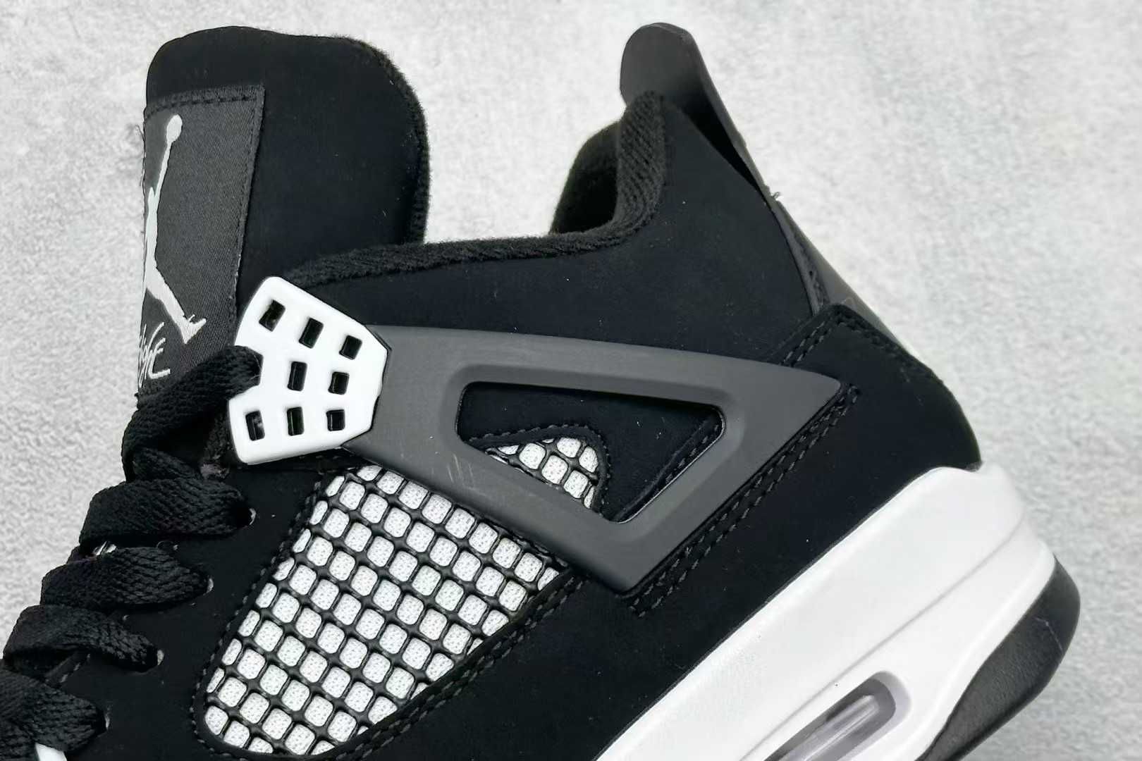Buty JordanAirJordan4Retro White Thunder sportowe rozmiar.43