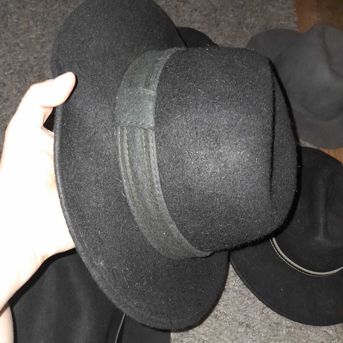 Капелюх шерсть, різні капелюхи чорного кол.,ц. 155 грн,перешлю олх