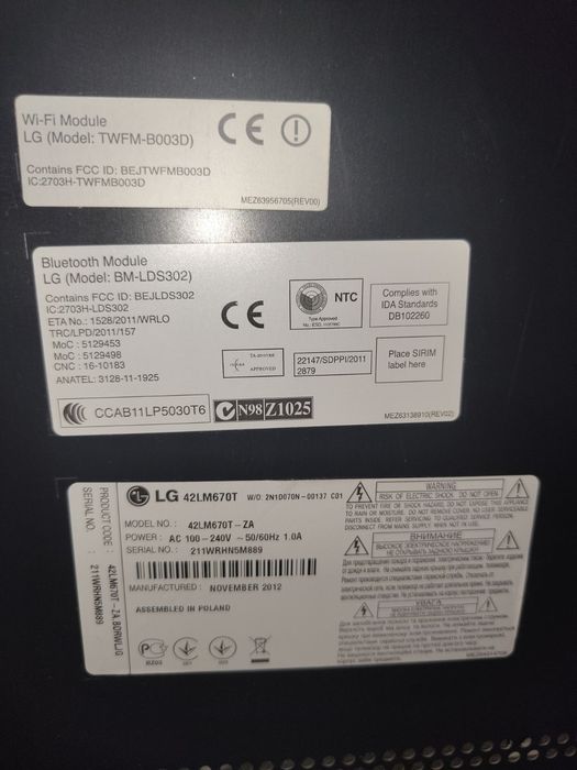 LG телевізор 3D 42діагональ є кріплення настінне.