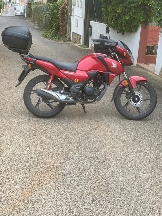 Moto Honda CB 125 F