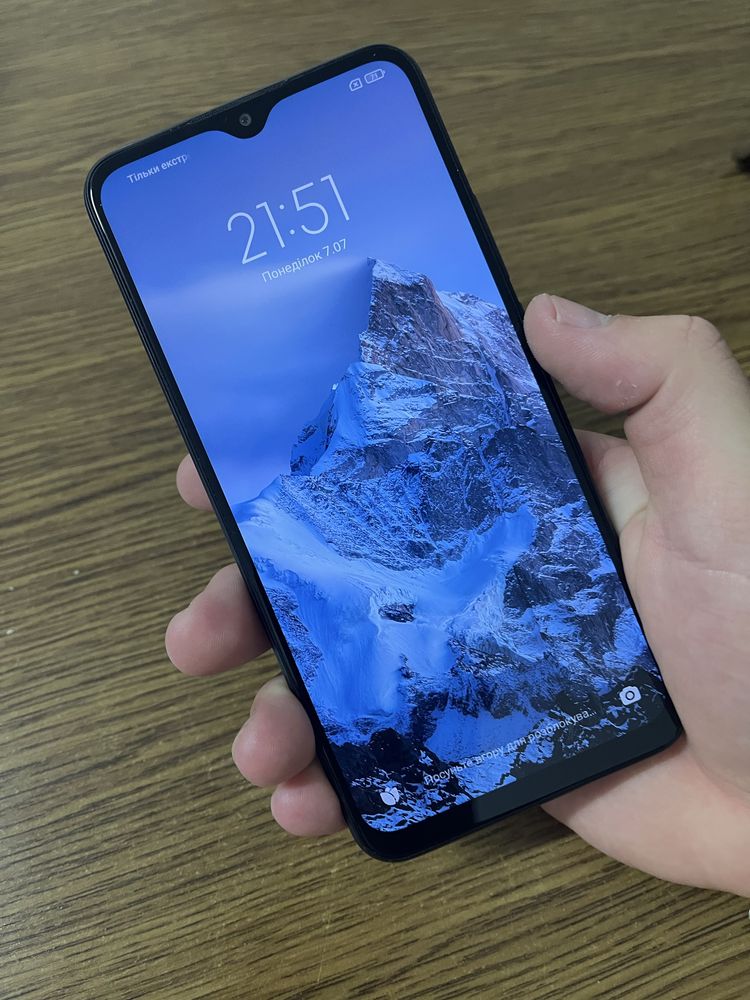 Redmi 9 (4/64 gb) в ідеальному стані (торг пристуній)