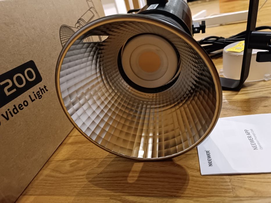 Lampa Neewer CB200 210 W LED – profesjonalne studyjne światlo dzienne