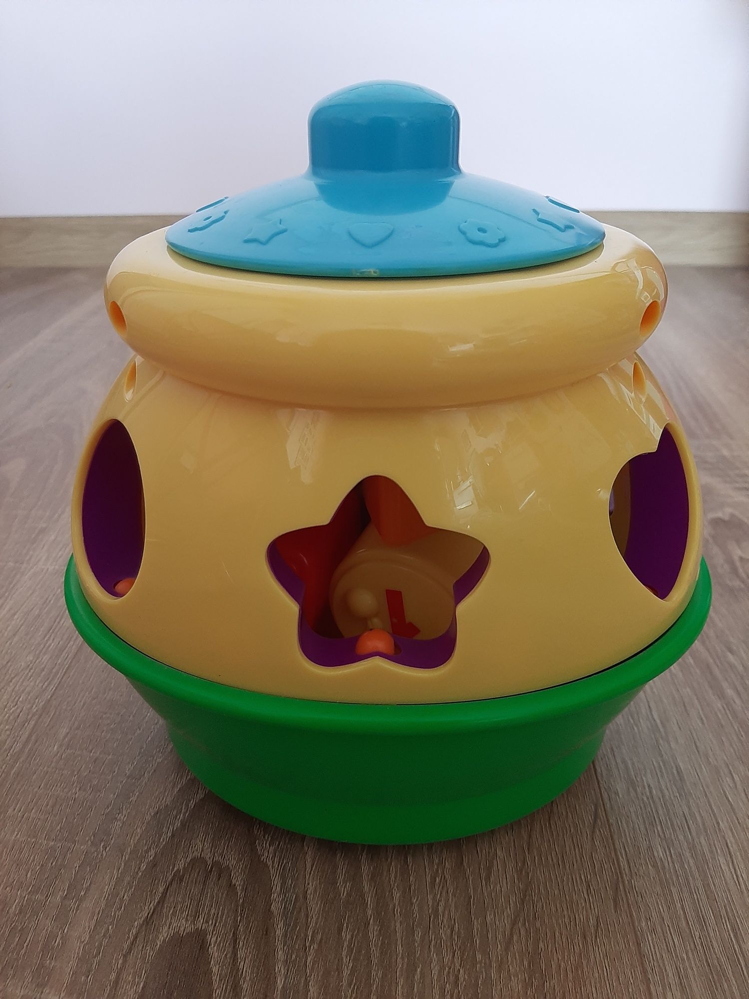 Garnuszek na klocuszek Fisher Price