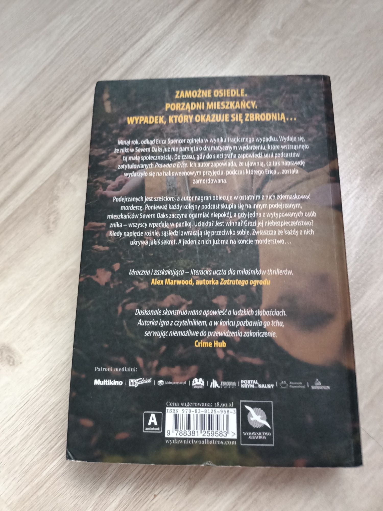 Książka Jenny Blackhurst „ktoś tu kłamie“