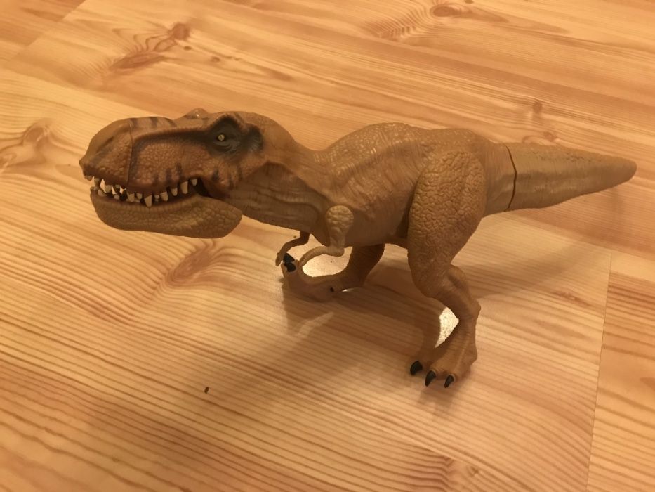 dinozaur - figurki dinozaurów - tyranozaur, spinozaur, raptor