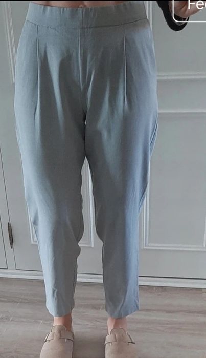Calças em tecido cinza claro, tam. M