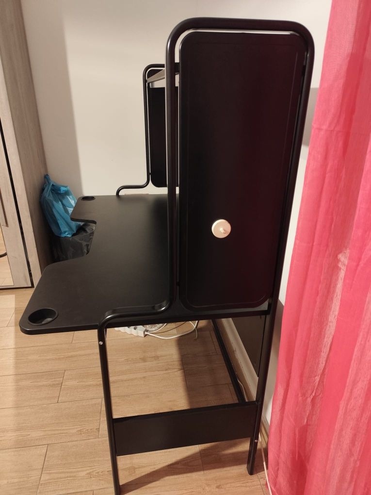 Secretária e cadeira gaming