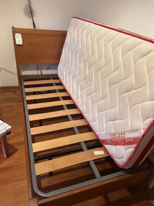 Cama e armario usados
