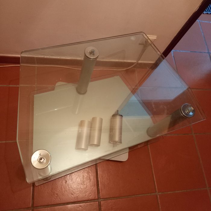 Móvel em vidro para TV