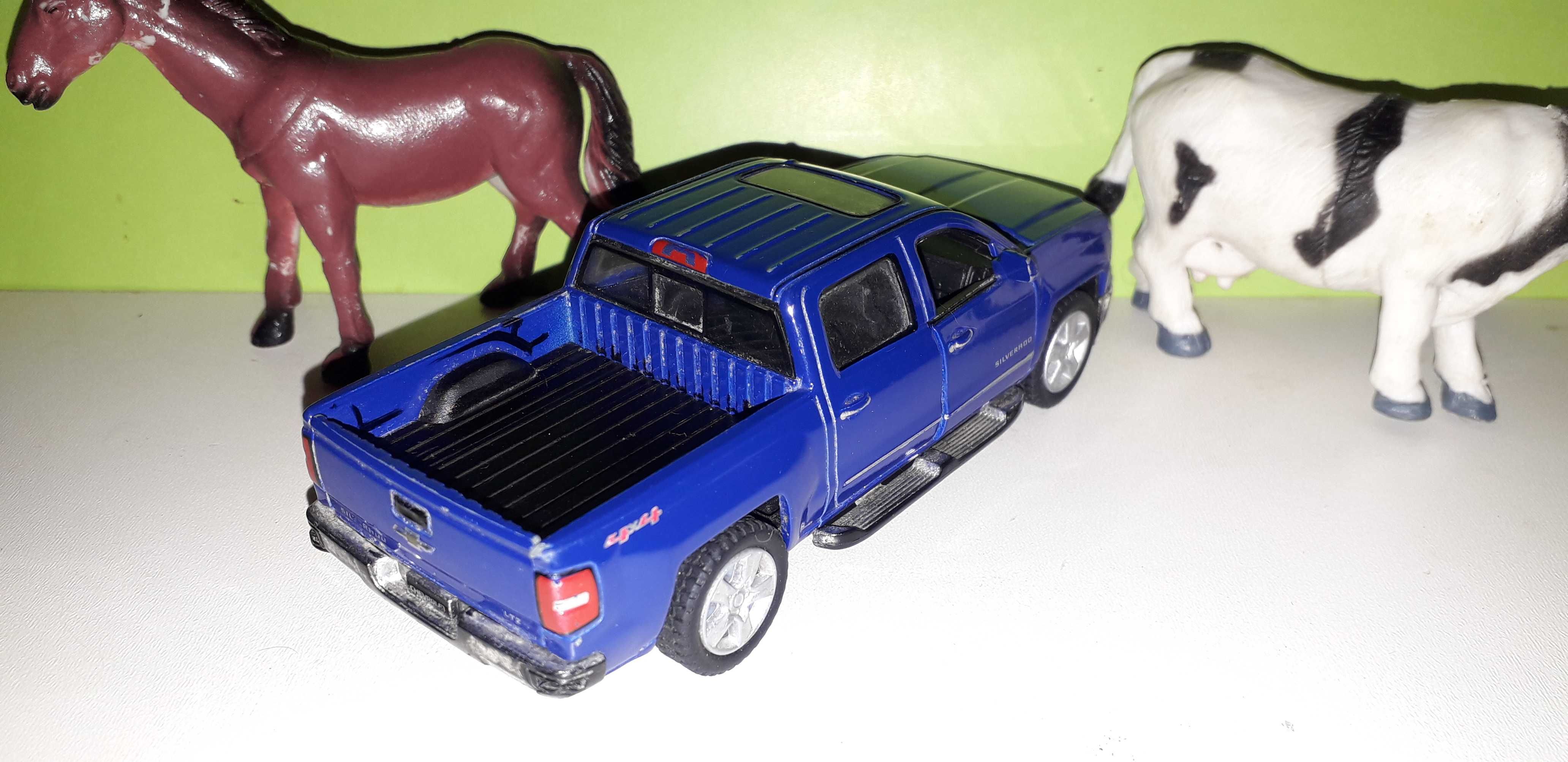 Коллекционная модель автомобиля Chevrolet Silverado 2014 1/46
