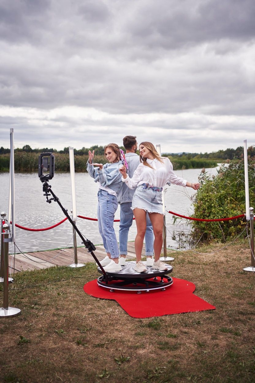 FOTOBUDKA 360 / oświetlenie/ nagłośnienie/ obsługa imprez eventów