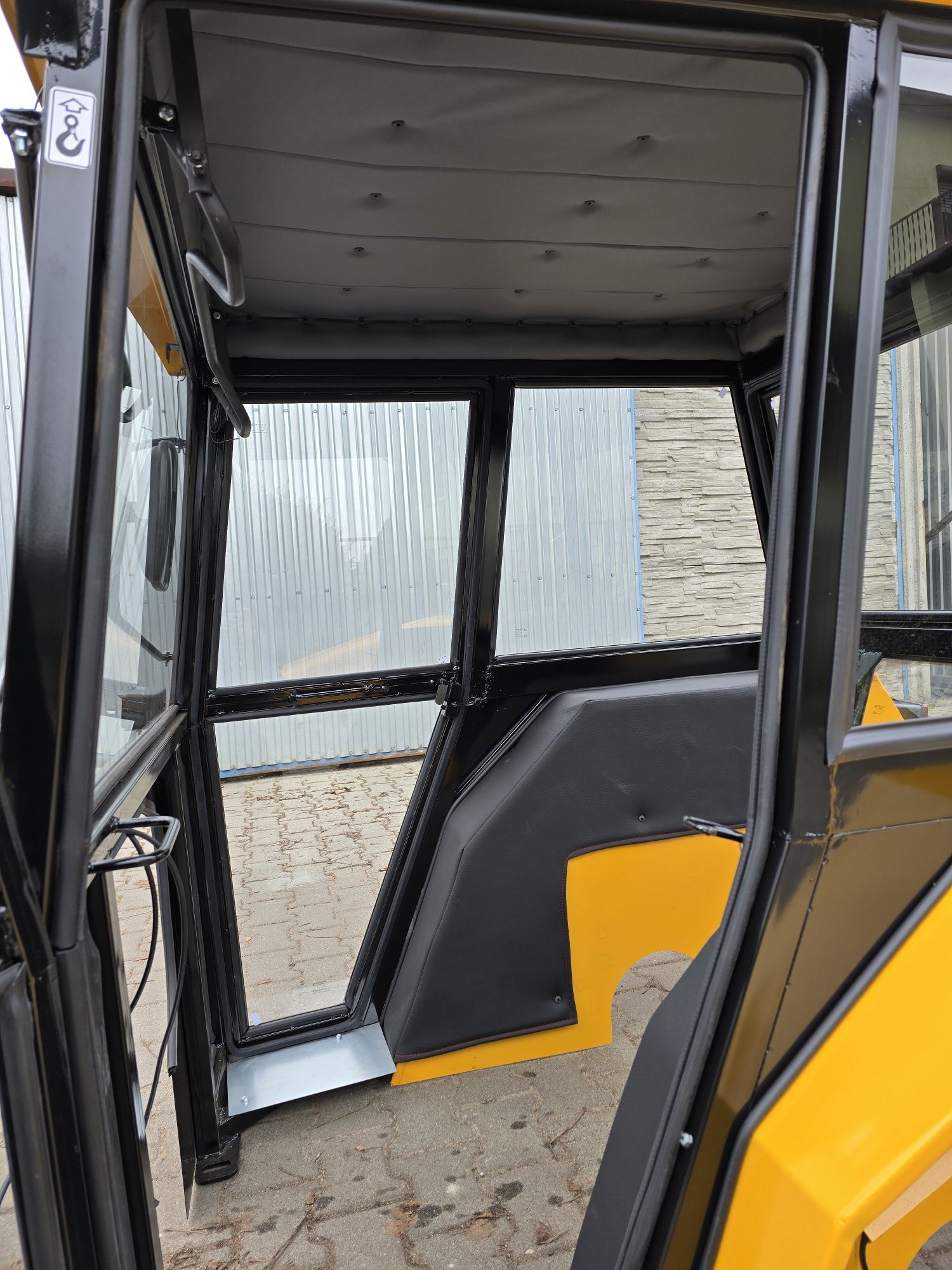 Kabina c360 c330 Kabina c 360 mf255 bizon t25 maska c360