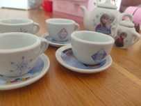 Porcelanowy zestaw do herbaty dla dzieci Kraina lodu