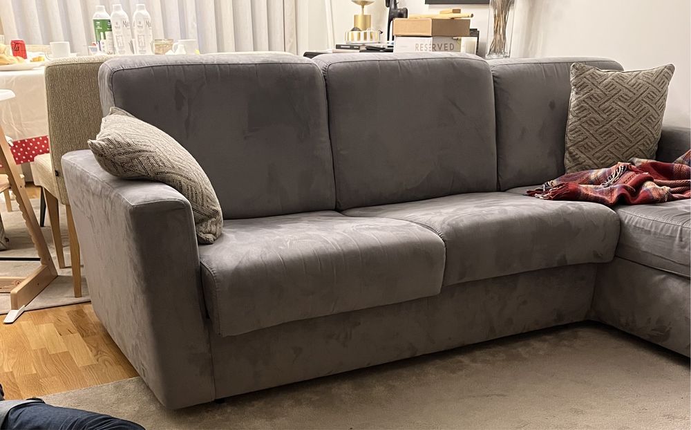 Sofá cinzento com chaise-longue