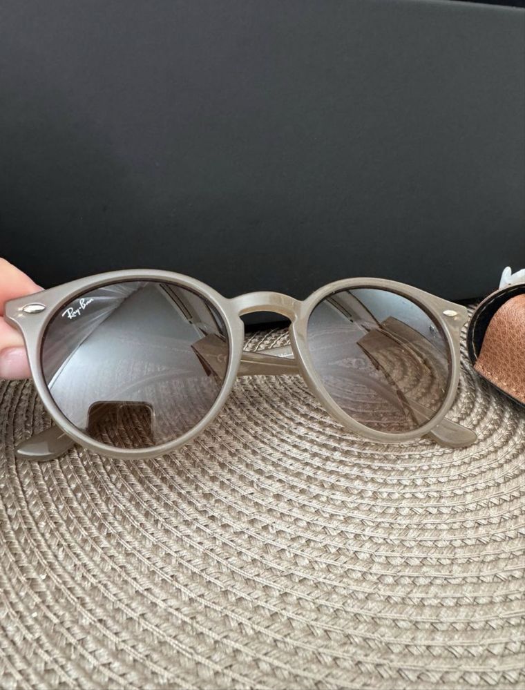 Сонцезахисні окуляри RAY-BAN RB 2180 616613 49