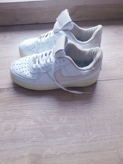 Skórzane buty sportowe damskie marki Nike Air rozmiar 38.