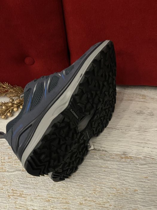 Lowa,оригінал,із спорт-матеріалу,розмір 43 1/2