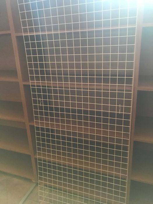 regały sklepowe kolor dąb oraz olcha