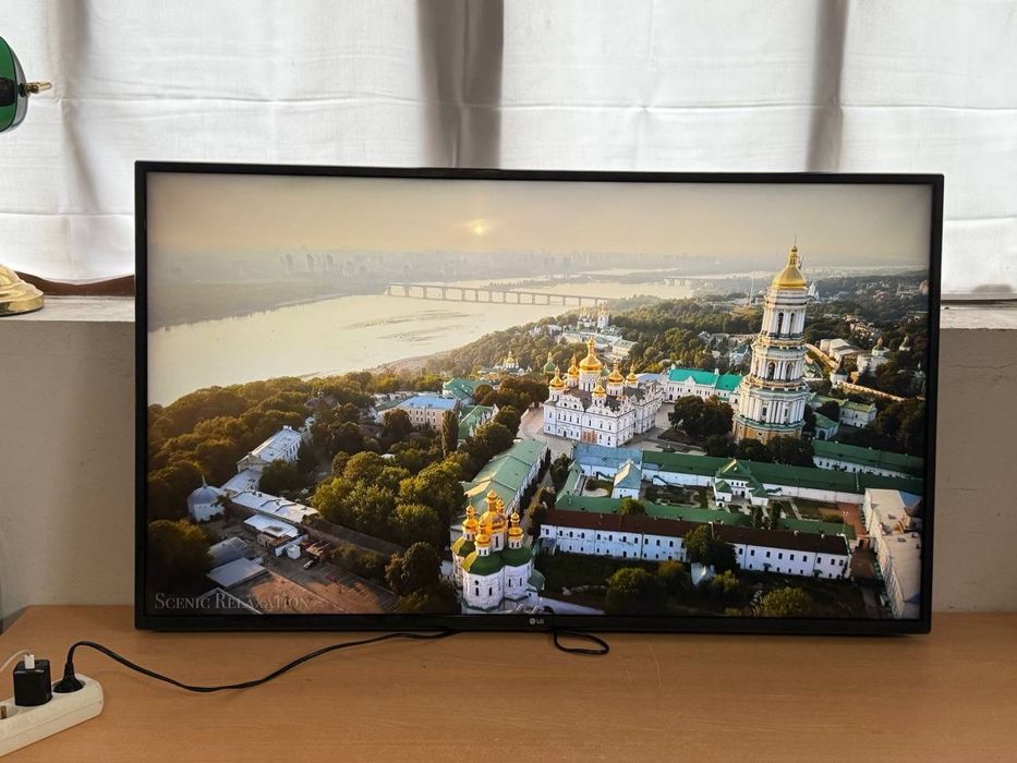 Телевізор LG / 49 дюймів / 4K UHD / Smart TV / Wi-Fi