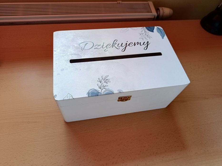 Drewniana skrzynka na koperty weselne