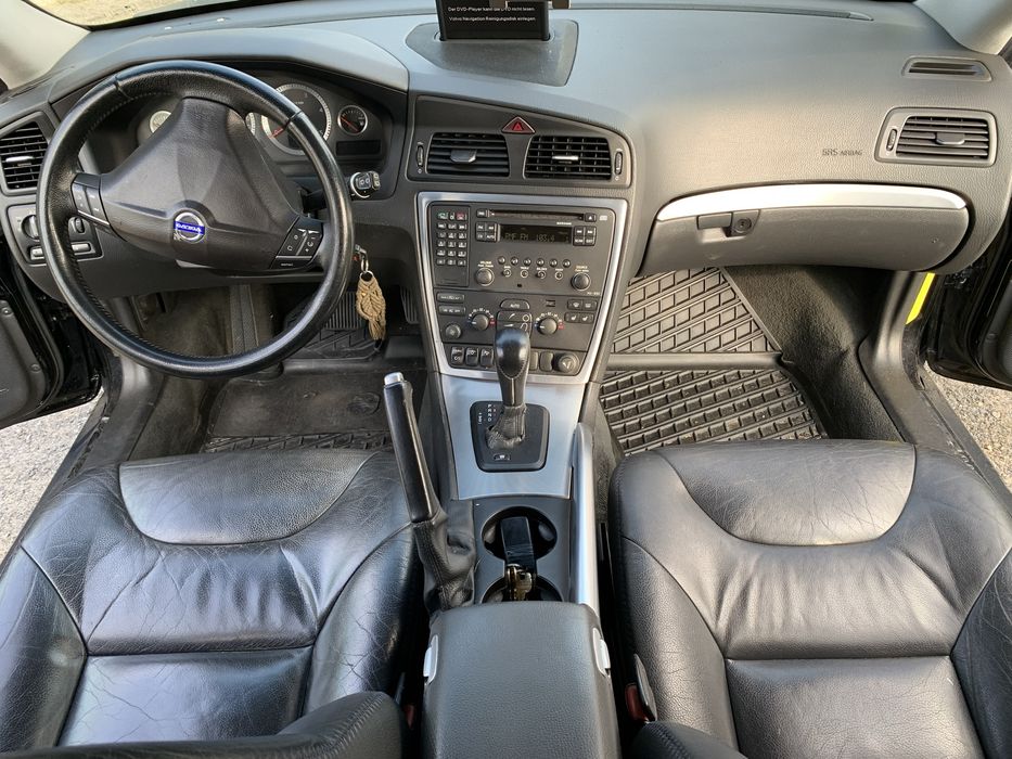 Volvo XC70 2.4 D5 - 4x4 AWD - AUTOMAT - XENON - Skóra - Czujniki park.