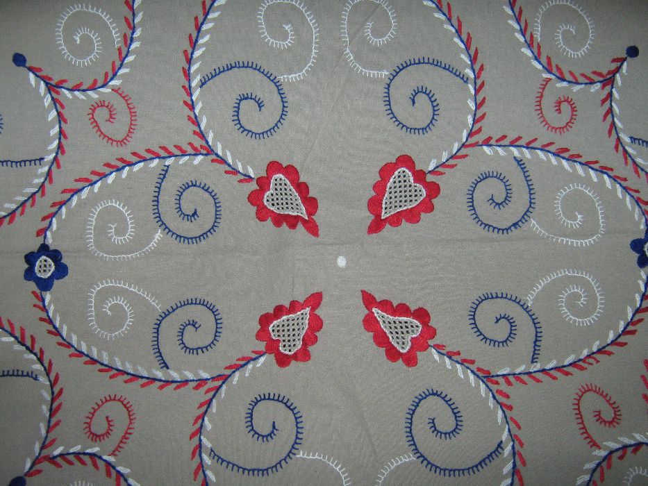 Toalha bordada do Minho nova
