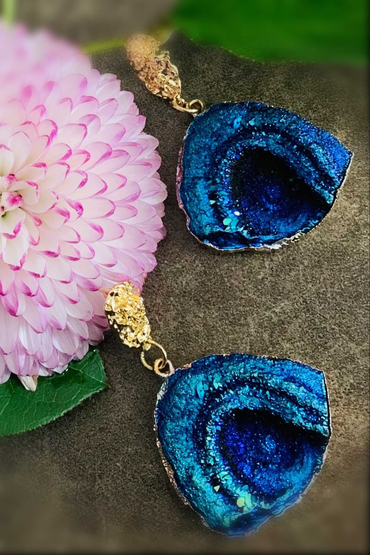 Неймовірні унікальні сережки із синім градієнтом морської хвилі.